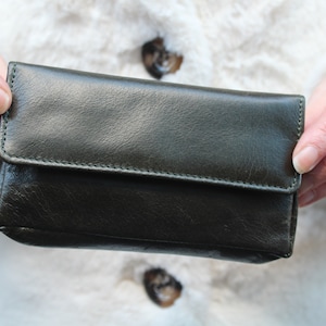 Estuche de cuero, Monedero multiusos verde oscuro, Bolsillo frontal con cremallera para tarjetas de crédito, Sección frontal de tarjetas de visita, Neceser de maquillaje estilo mini, Francesca
