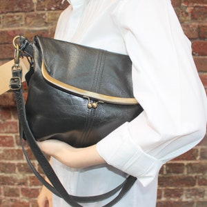 Sac à main Ball Clasp, Sac à main à pince à clip Fold over, Leather Black Hard Shiny, Medium Dublin Clip Bag, Cross body Sling Bag Kiss clip lock