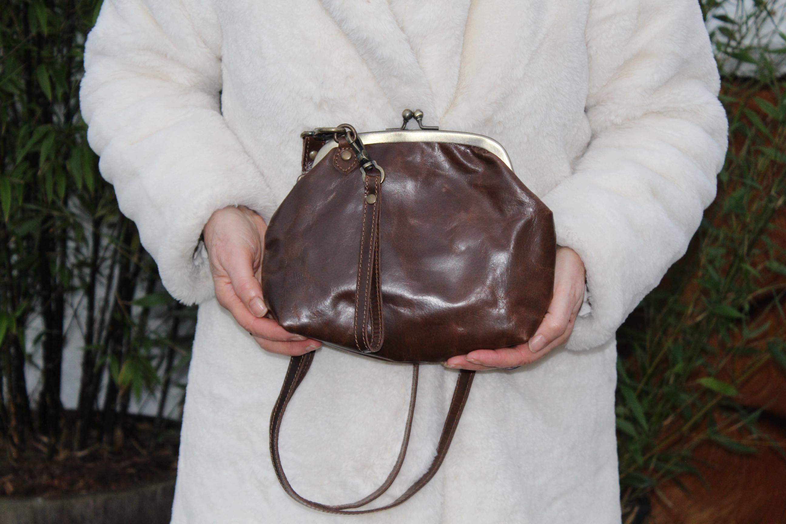 Vintage Style Brown Leather Kiss Lock Clutch: Crossbody Shoulder 