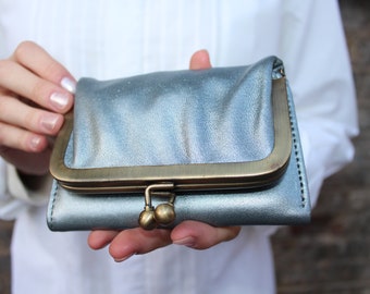 Metallic Silver Leather Kiss Clasp Wallet: Trifold Coin & Card