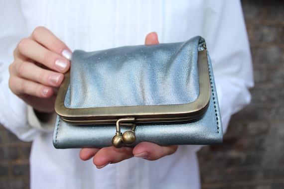 Metallic Silver Leather Kiss Clasp Wallet: Trifold Coin & Card