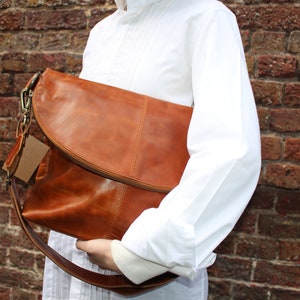 Large Zip Bag Tan Leather, Dublin, Oversized messenger bag zipped, Adjustable strap, Slouchy Boho, Laptop bag, Zip front and back, Inner x 3