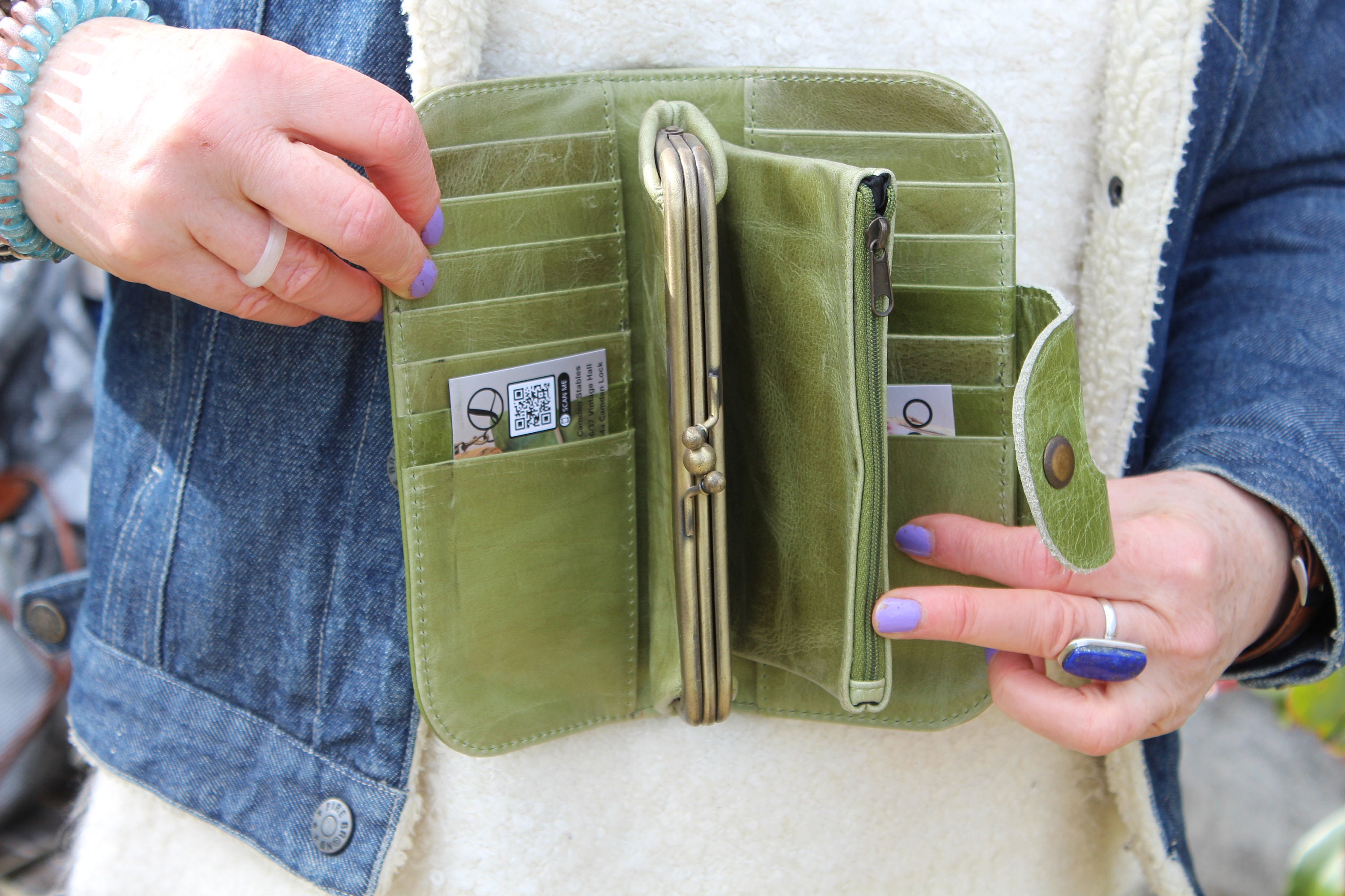 アップルグリーンレザーウォレット：特大ダブルクリップキスロックパース、「ビッグファット」ウォレット - Etsy 日本 本革財布 男女兼用  RFIDブロック 二つ折り ジッパーとキスロック付き ヴィンテージコインパース, ブルー, ヴィンテージ。