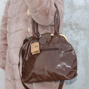 Top Spange Cross Body und Umhängetasche, Extra lange Schulter fallen für Komfort, Clip-Rahmen aus braunem Leder Geldbörse, Abnehmbarer langer Riemen, Lucy Tasche