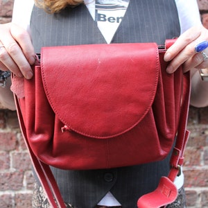 Rote Ledertasche, Chantal Modell, Mittlere Ledertasche, Rote Leder Umhängetasche, Mehrfach Handtasche, Mittlerer Reißverschlussbereich, Gefüttert