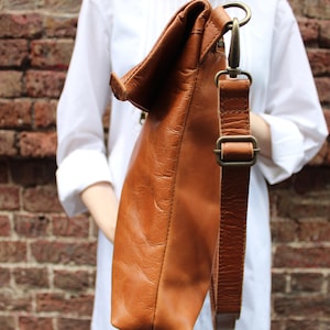 Odilynch Amelie, Tan smooth Leather Bag, Adjustable Messenger, Shoulder Bag, Cross-body, Foldover Zip Bag 画像 8