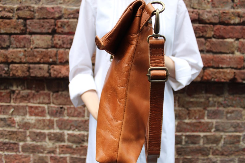 Odilynch Amelie, Tan smooth Leather Bag, Adjustable Messenger, Shoulder Bag, Cross-body, Foldover Zip Bag 画像 8