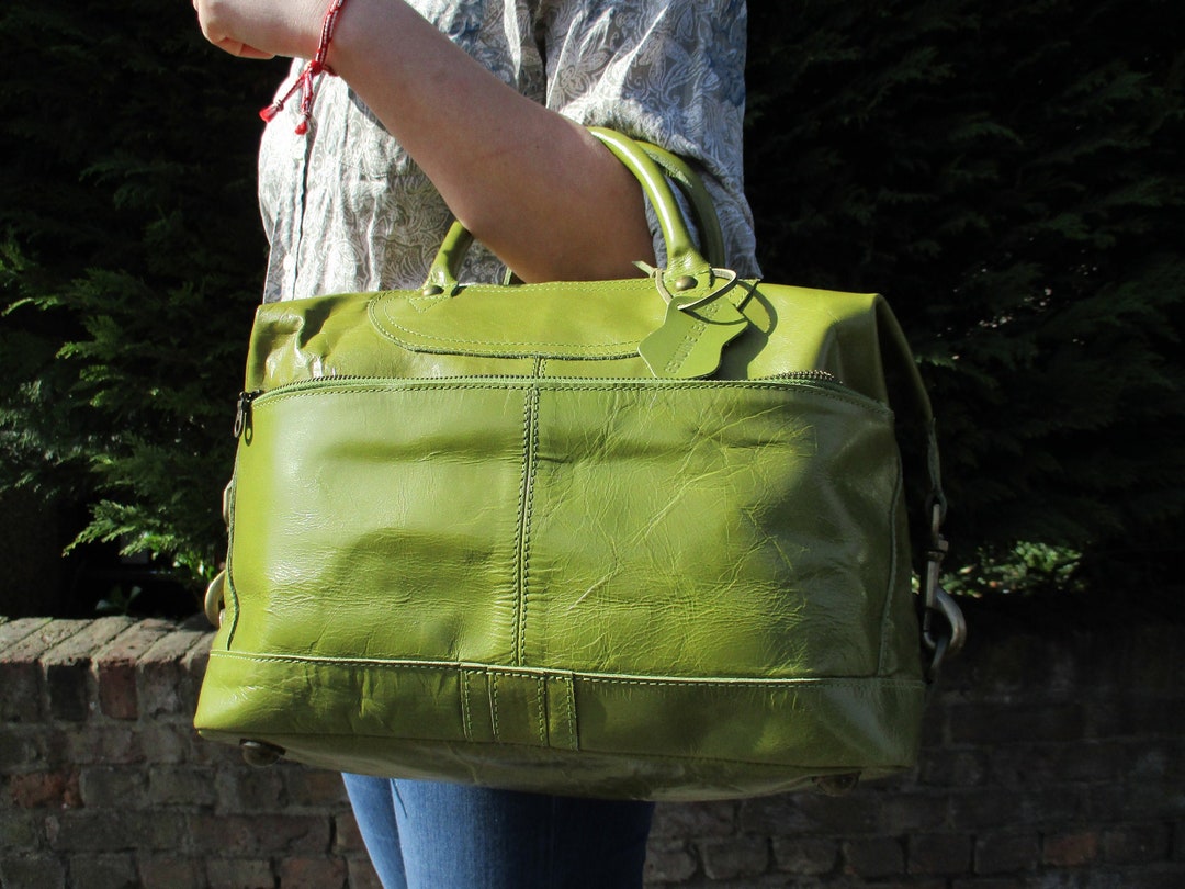 トートバッグ by FAR Light green leather Cosmo handbag 22 Tote Vegan Leather Cell Phone Crossbody Purse – To The