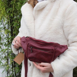 Sac banane en cuir bordeaux,Sac banane rouge foncé,Porte-monnaie zippé traditionnel,Zips YKK,Sac banane robuste style festival des années 80,Double fermeture éclair