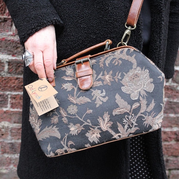 Schwarzer Gobelin und Leder Mini Kleine Arzttasche Vintage Rahmen Tasche Floral bedruckt Muster Crossbody Verstellbar und sehr geräumig