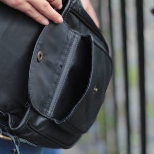 Saddle bag, Black leather, Front pocket, Internal zip compartment, Adjustable strap, Shiny black leather, 70's style handbag, Crossbody bag image 5