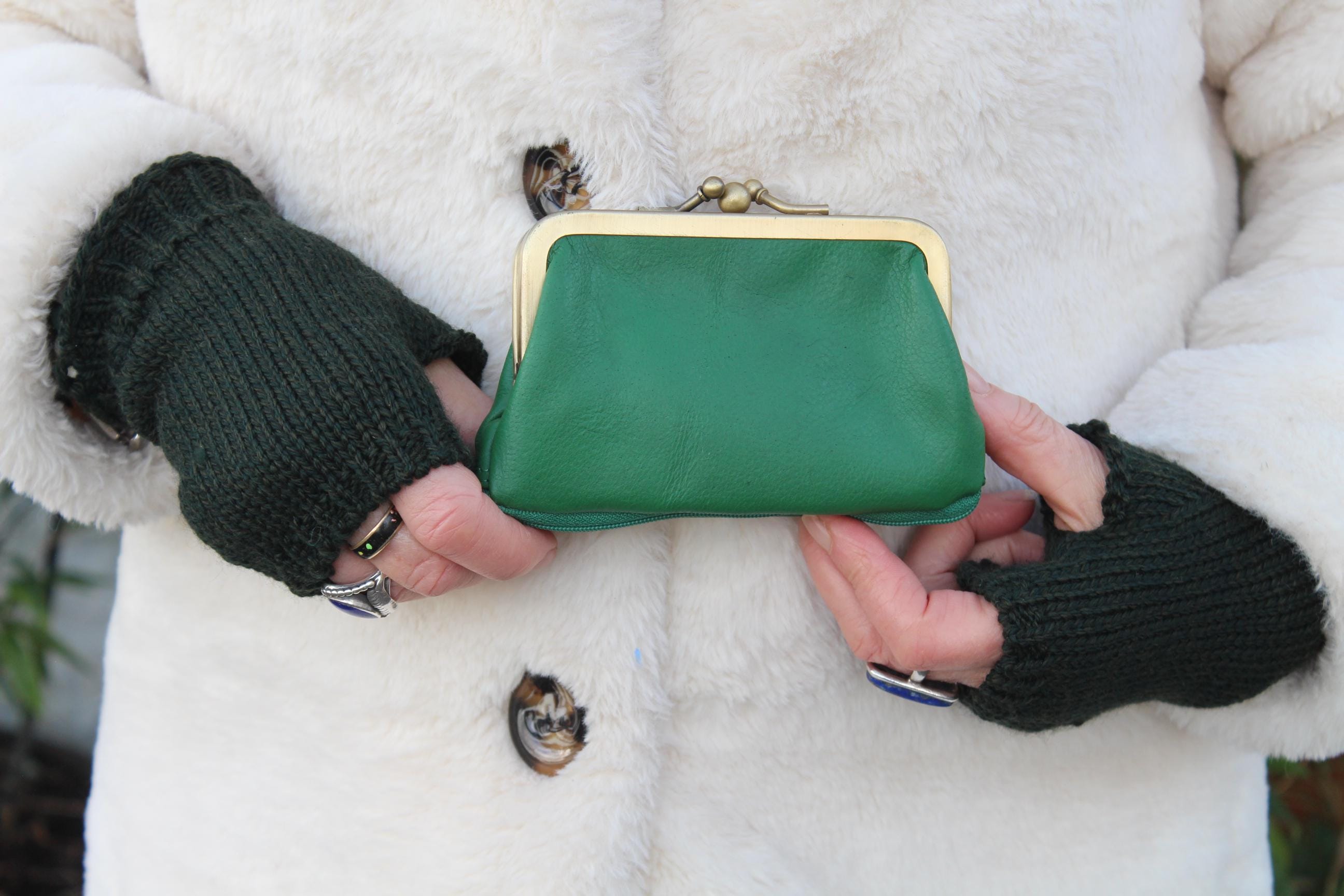 Green Leather Kiss Lock Coin Purse: Double Clasp Card Holder With 