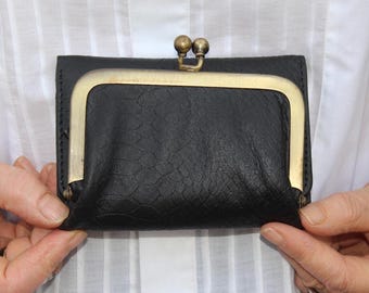 Black Croco Leather Kiss Lock Wallet: Trifold Coin Purse