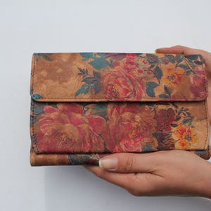 Enorme cartera de viaje en cuero floral estampado, bolso clutch grande hecho a mano con rosas, cartera extra grande de cuero floral de cuero, bolso estampado