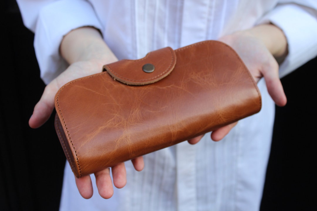 Big Fat, Extra Large Clip Frame Wallet in Tan Scrunchy Leather, Clasp