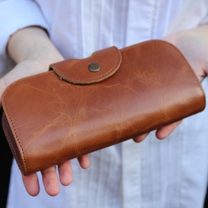 Dicke, extragroße Clip-Rahmen-Brieftasche aus hellbraunem Scrunchy Leder, Spangen-Verschluss, Clip, Zip-Fach, doppeltem Spangen-Verschluss, Klappe zum Sichern