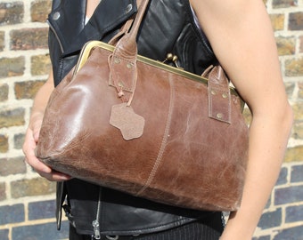 Clip frame Bag, Brown Doris Kiss clip Purse, Clasp frame handbag, Shoulder bag, Top clip purse brown leather,  3 inner pockets, Kissclip bag