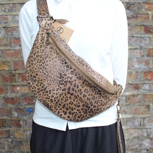 Bum Bag Leopard print Leather, Fanny pack, Mediterranean, Inner pocket card slots, Fanny chest bag medium, Hip or Side Bag Real Leather image 6