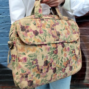 Étui pour ordinateur portable avec plusieurs compartiments, porte-stylos, poches extérieures et intérieures et rembourrage en cuir floral d’automne, sac exécutif Berlin