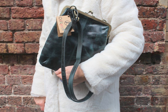 Sac Bandoulière En Cuir Bleu Marine Vintage - Petit, Fermeture Magnétique, Doublure Cuir - Occasion