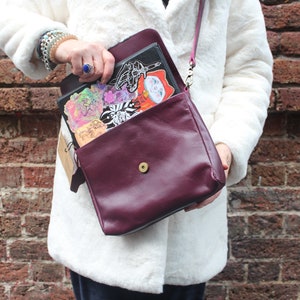 I-Pad Tasche lila Leder, Lange verstellbare Riemen, Elektronische Tablet Tasche, Cross body ipad Tasche, Clutch Tasche für iPad, Schultertasche ipad