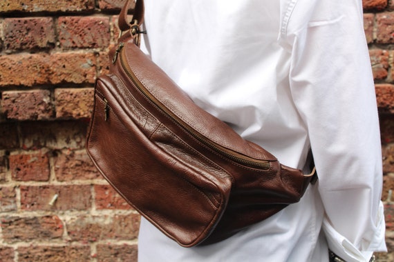 バッグ leather waist pouch brown Giant Brown Leather Fanny Pack: Oversized Bum Bag With Pockets - Etsy