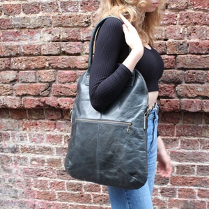Große Navy Foldover Michele Tasche, Leder, Navy, Reißverschlüsse vorne und hinten, Interner Reißverschluss, Extra langer Schultergurt, Abnehmbarer langer Quergurt