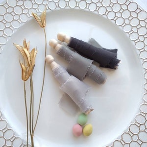 Cinta desgarrada a mano gris, cinta de ramo, banda de vientre de invitación, cintas de tarjeta raw edge place, gris paloma, gris pizarra y gasa gris carbón