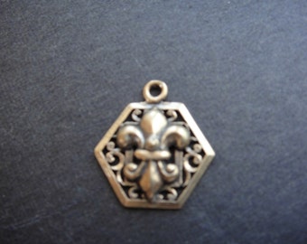 solid bronze  fleur de lis charm, bronze fleur de lis, bronze fleur de lis charm, fleur de lis, fleur de lis charm pendant, fleurde lis