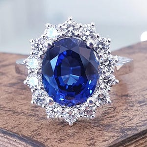 オーバル 4CT ブルーサファイア アニバーサリーエンゲージリング 14K ホワイトゴールド 天然ダイヤモンド付き ダイアナ妃リング 彼女へのギフト