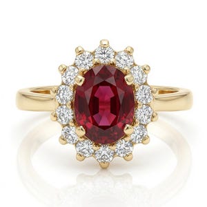Ruby-ring Diana: 14k geelgoud, witte diamanten halo verloving