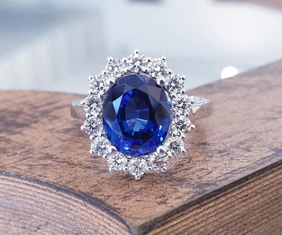 オーバル4カラットブルーサファイアアニバーサリーエンゲージリング