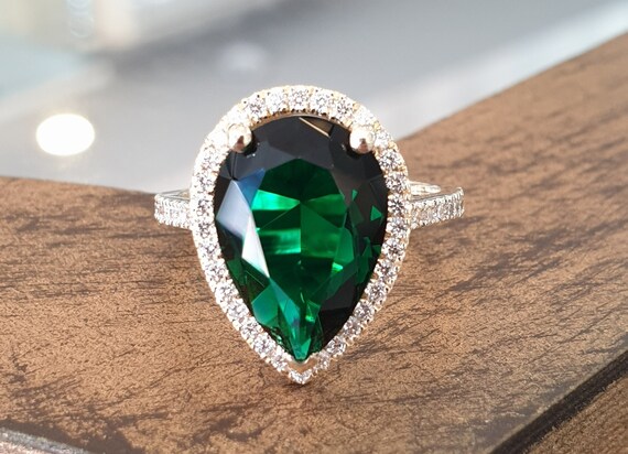 Pear cut deals emerald