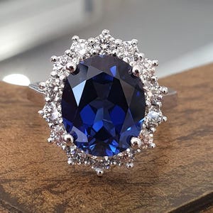プラチナ ダイアナ リング 4ct オーバル ブルー サファイア 1ct 天然ダイヤモンド