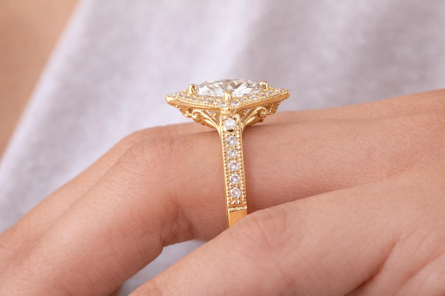 Bague De Fiançailles En Or Jaune 18 Carats – Diamant Marquise 1,00 Ct Certifié IGI – Taille 8