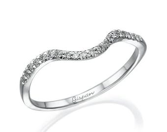 Anillo de bodas a juego en oro blanco de 14 quilates con banda curva y diamantes para ella y mujer.