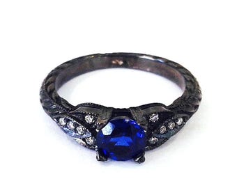 Anillo de compromiso con zafiro en oro negro de 14 k con diamantes, anillo de compromiso único, anillo de zafiro azul, anillo milgrain, anillo de oro negro, anillo con gemas