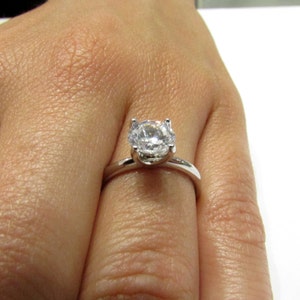 Anillo de compromiso solitario, anillo de oro blanco de 14 quilates, anillo de diamantes, anillo de bodas, banda de compromiso, anillo de garras, anillo de mujer, anillo delicado imagen 4