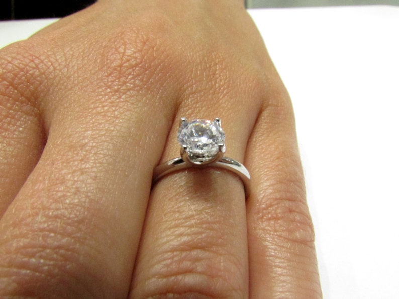 Anillo de compromiso solitario, anillo de oro blanco de 14 quilates, anillo de diamantes, anillo de bodas, banda de compromiso, anillo de garras, anillo de mujer, anillo delicado imagen 4