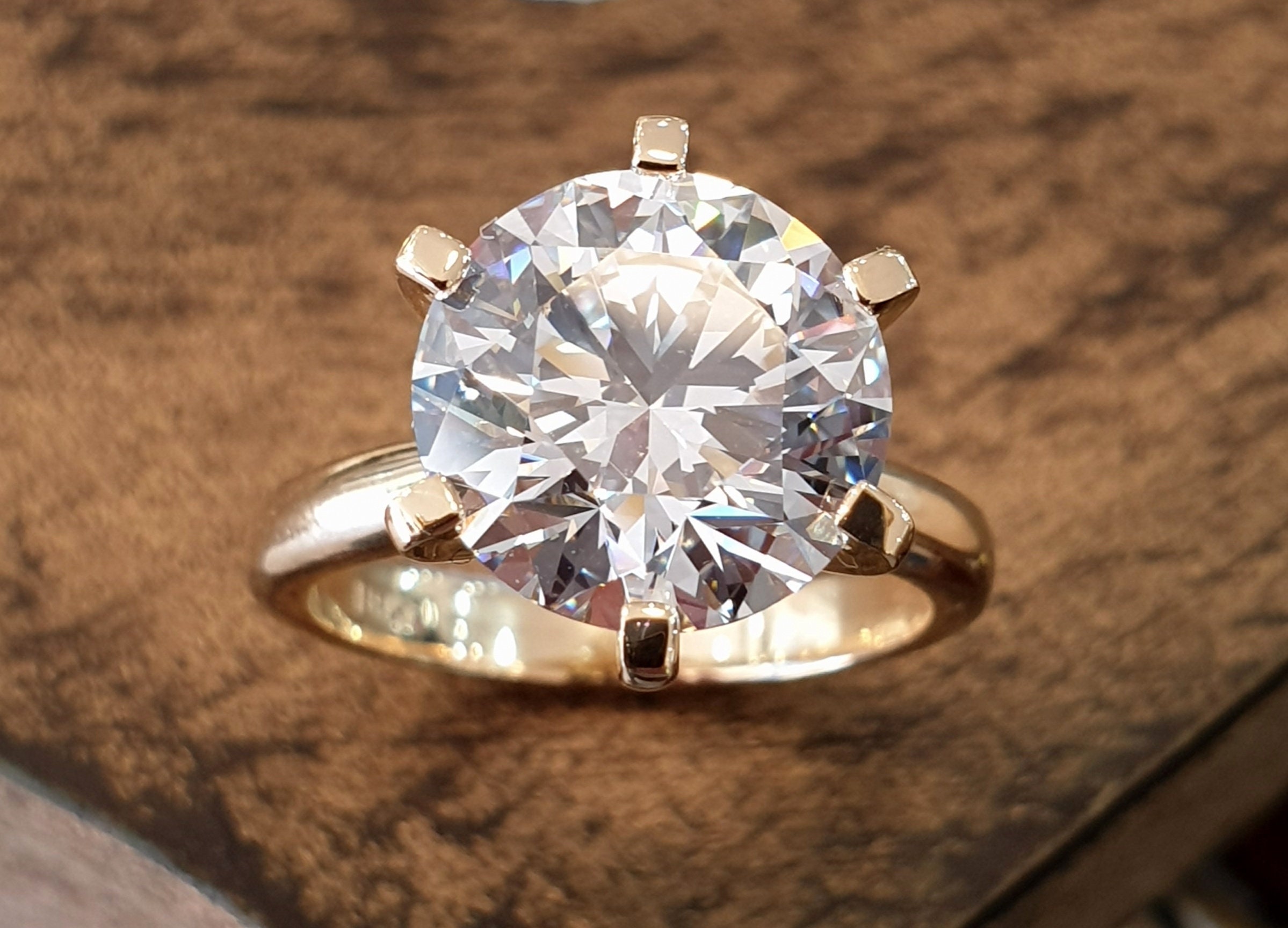 4.00ct E-VS1 クッションカットラボグロウンダイヤモンドリング 