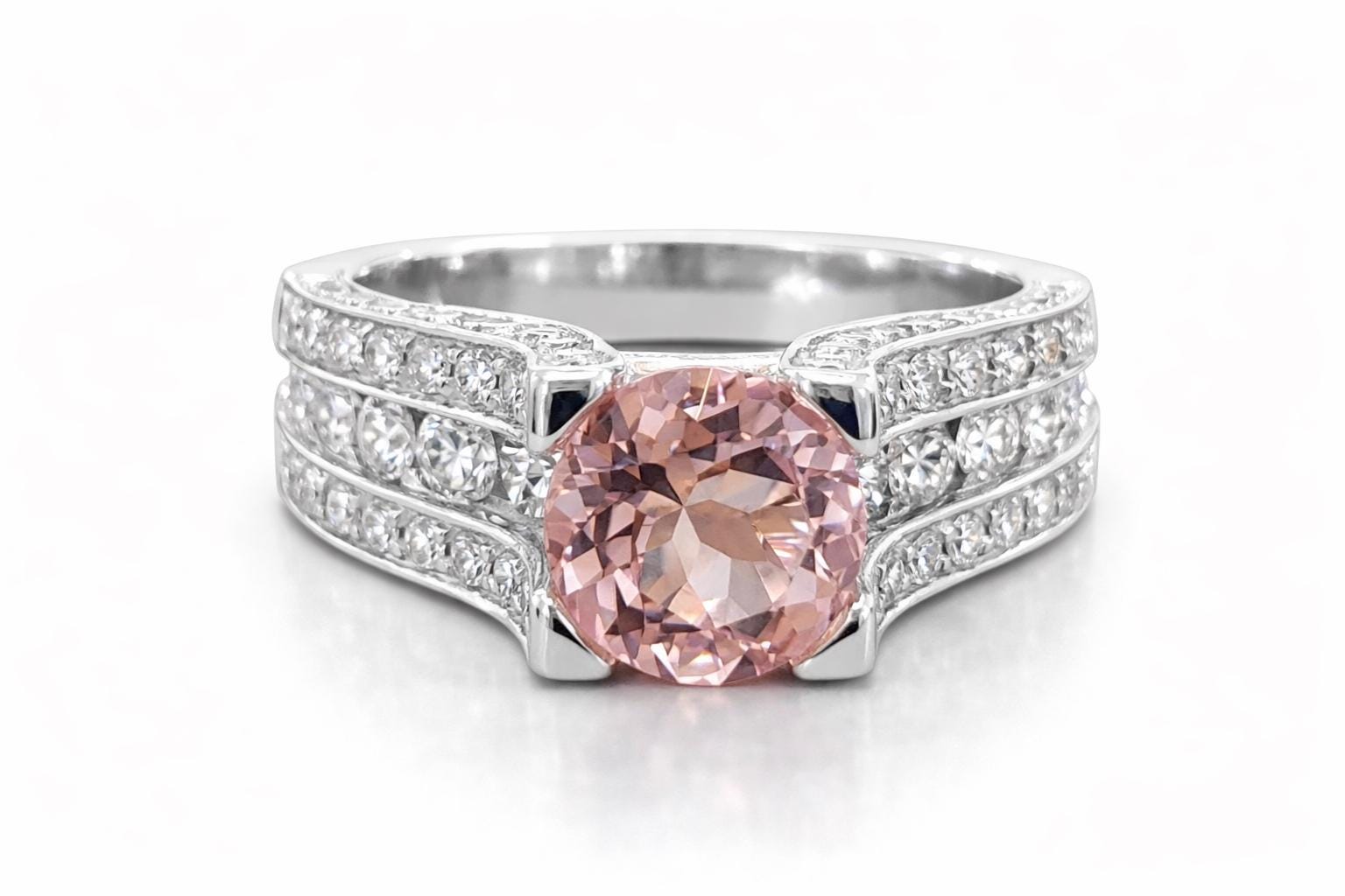 ピンクモルガナイトのエンゲージリング、ダイヤモンド14Kホワイト
