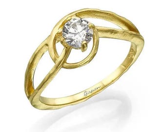 Geelgouden verlovingsring in matte afwerking, diamanten verlovingsring, gebogen ring, twistring, beloftering, damesring, huwelijkssieraden