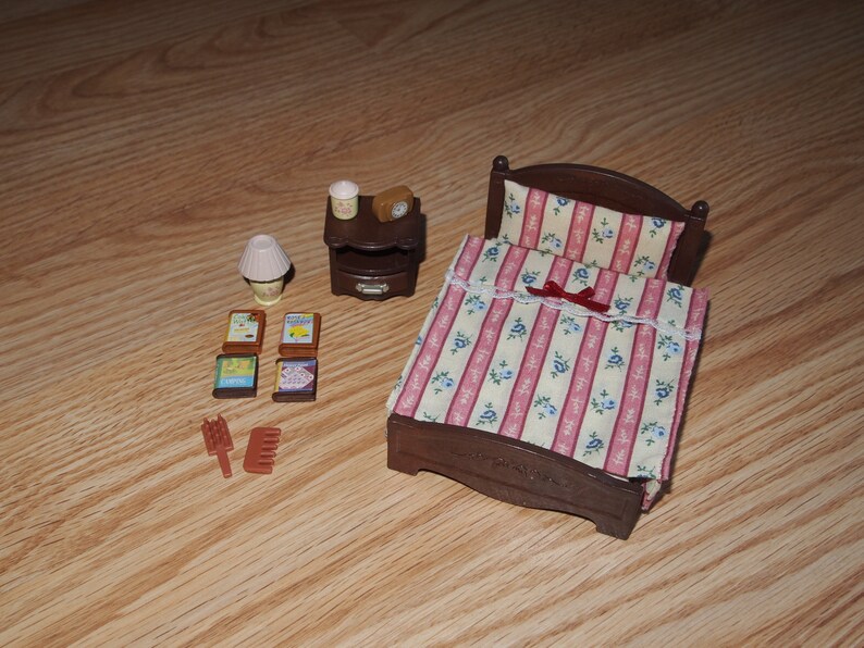 Vintage Mapletown Calico Critters Bedroom Furniture