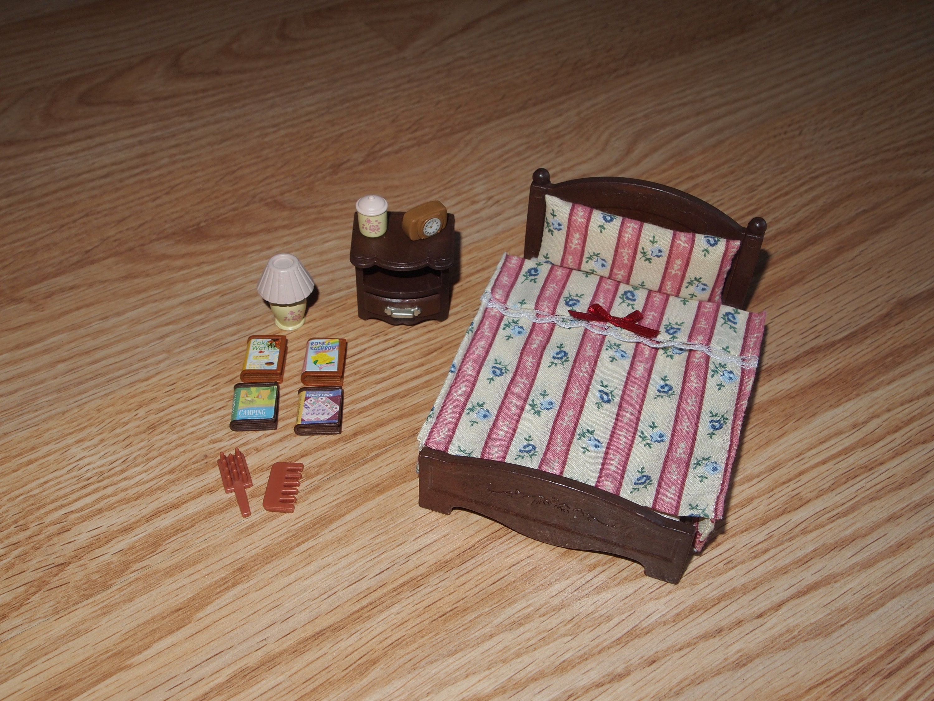 Vintage Mapletown Calico Critters Bedroom Furniture