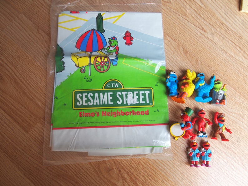 Sesame Street Elmo S Neighborhood Play Mat And 9 Figures Etsy