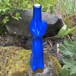 Moselland Cat-Shaped &quot;Happy Cat&quot; Blue Glass 13&quot; Wine Bottle / Vase / Decanter (Empty) 2020 Rheinhessen Riesling