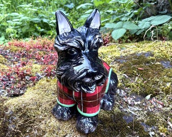 Pote de biscoitos vintage YuYu em cerâmica, com um cachorro Scottish Terrier preto e camisa xadrez (LEIA!)