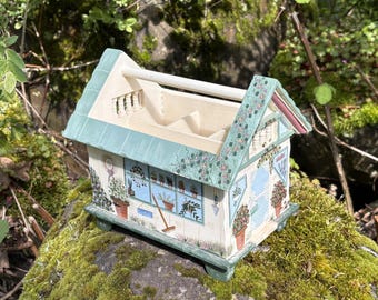 Cesta/cesta de almacenamiento de madera vintage de 24,7 cm pintada a mano por Kathy Hatch con escena floral de jardín.