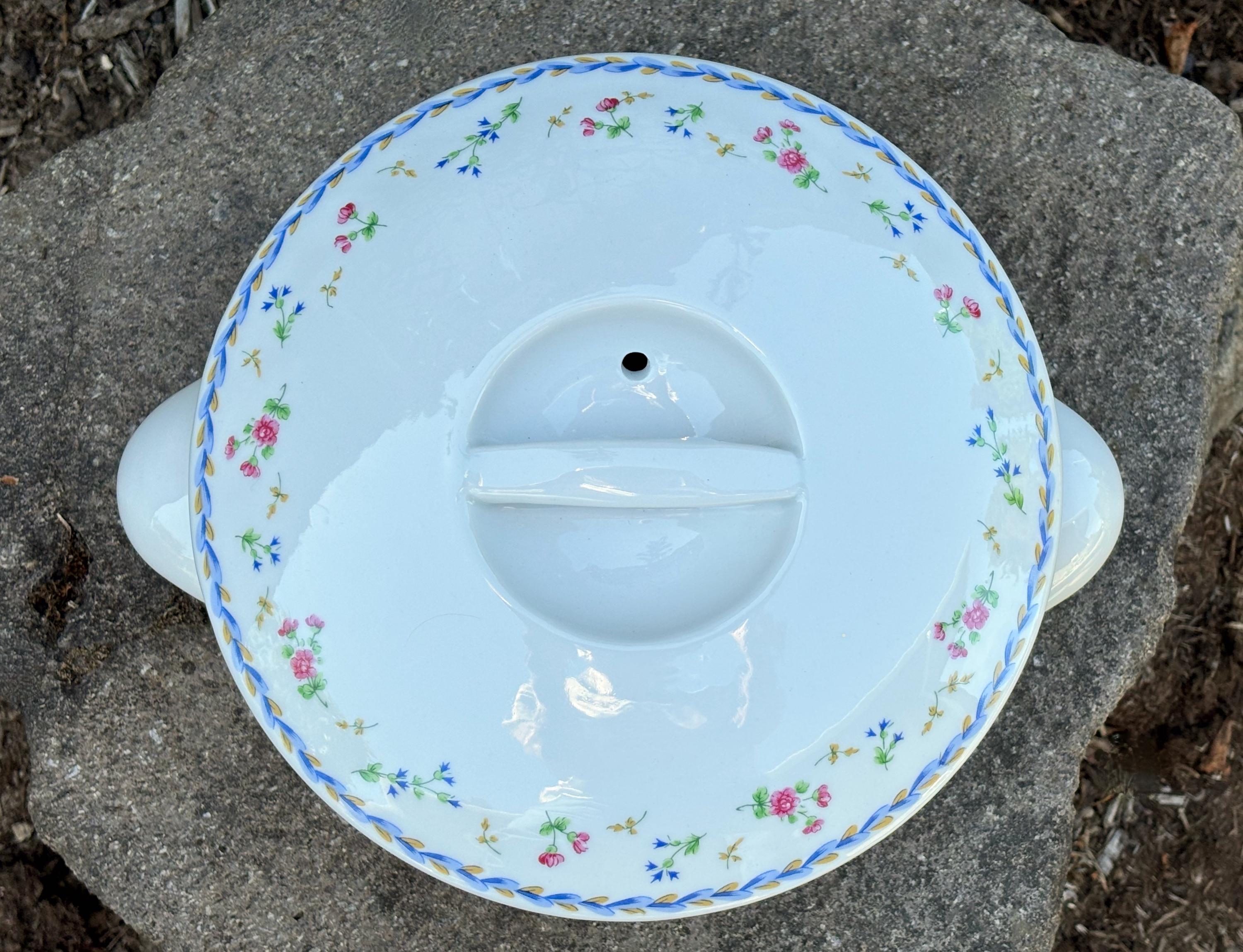 新品・未使用　リモージュ　ベルナルド　ブルーフラワー　21.2Φｃｍキャセロール ヴィンテージ ベルナルド「アルトワブルー」ヴェルサイユ 1.25クォート