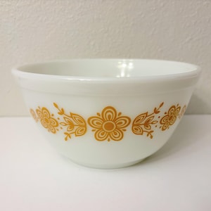 Vintage Pyrex Corning 1970s Butterfly Gold 1 1/2 Quart Mixing Bowl #402